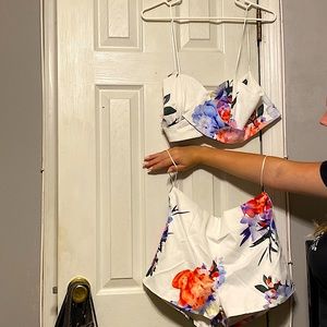 NWT- 2 piece white floral outfit set